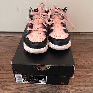 Previously owned Jordan 1 Mid (Atmosphere) Toddler 9C